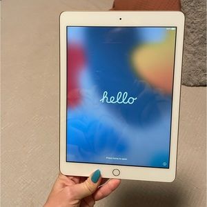 iPad 6th generation 128gb lightly used. Fully wiped but great condition.